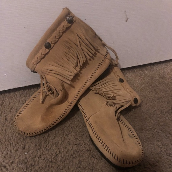 Minnetonka size 7 light brown moccasins - Picture 3 of 7